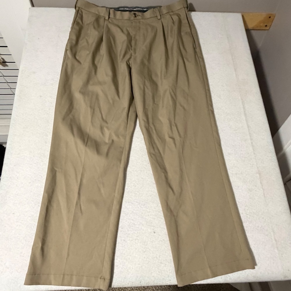 Haggar Cool Right Performance Flex Mens Classic Fit Pleated Khaki Pants 38x29